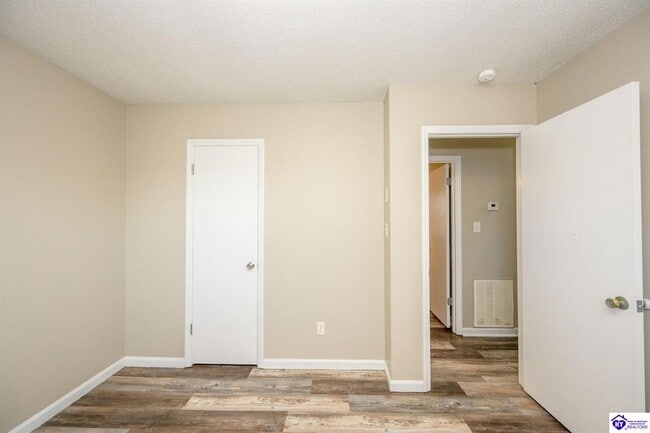 Building Photo - 111 Hickory Hill Dr