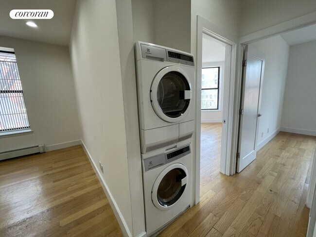 Building Photo - 551 Lenox Ave