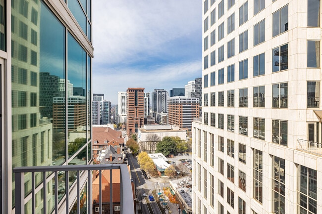 Building Photo - 943 Peachtree St NE