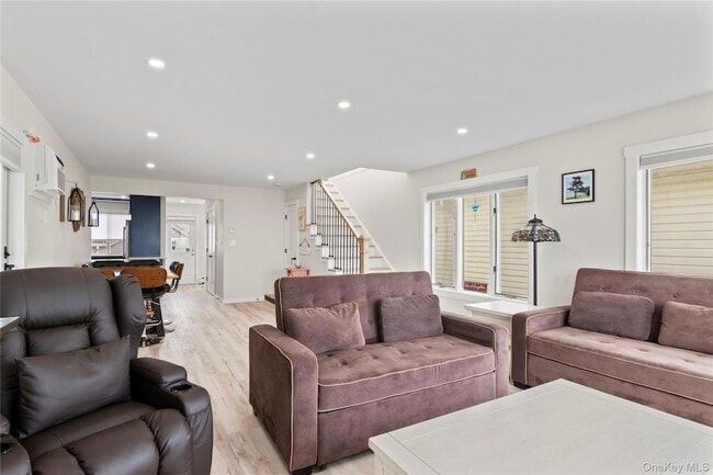 Building Photo - 19 Pine Ln