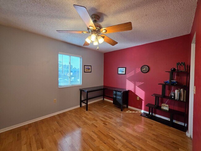 Building Photo - Furnished 2-Bedroom, 2-Bathroom Condo in Tampa