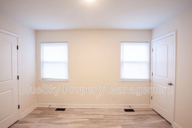 Building Photo - 1000 Monticello Rd