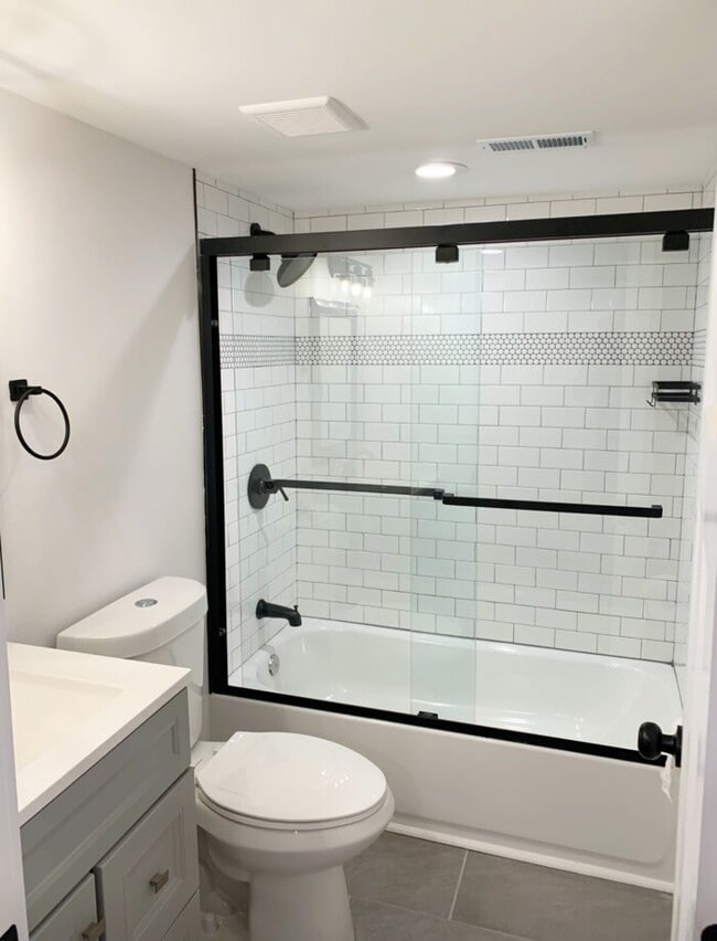 Building Photo - 1916 E 65th St