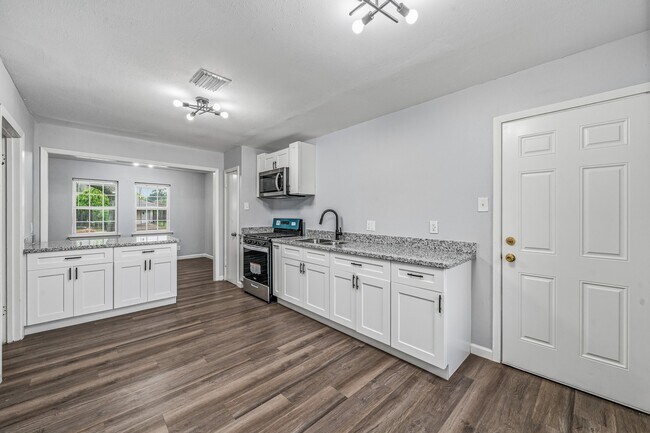 Building Photo - 5859 Flamingo Dr