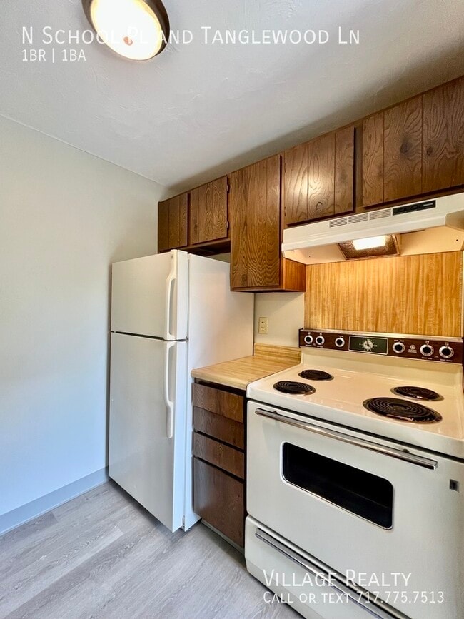 Building Photo - 335 N School Pl