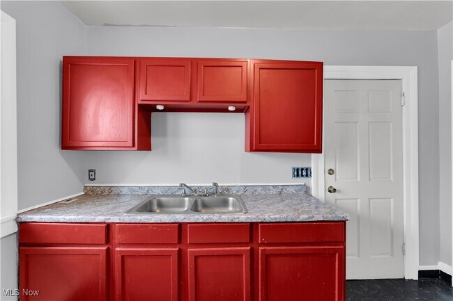 Building Photo - 18802 Cherokee Ave