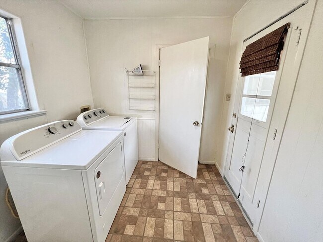 Building Photo - 5408 Joe Sayers Ave