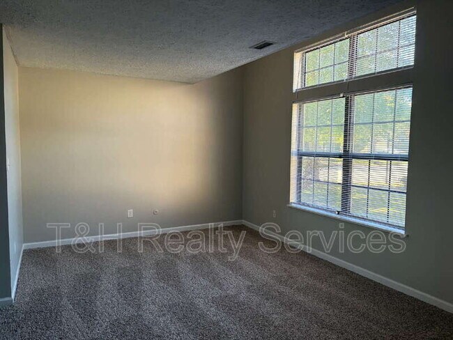 Building Photo - 5925 Dunmore Dr