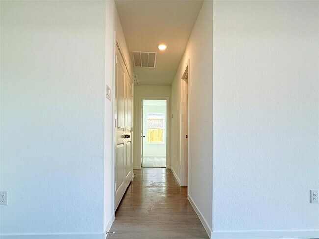 Building Photo - 6818 Eastern Cottonwood Ln
