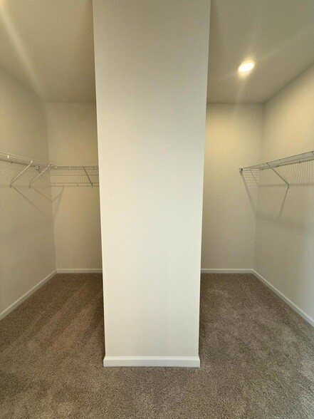 Building Photo - 11053 Valmont Ln