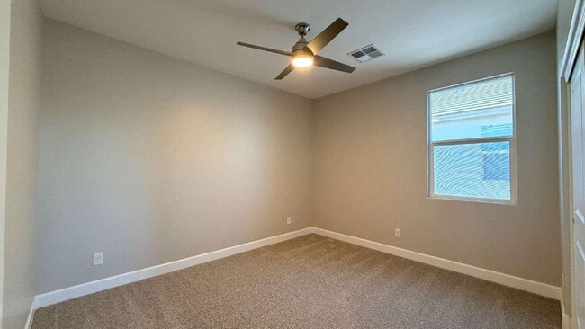 Building Photo - 612 Hazelnut Ln