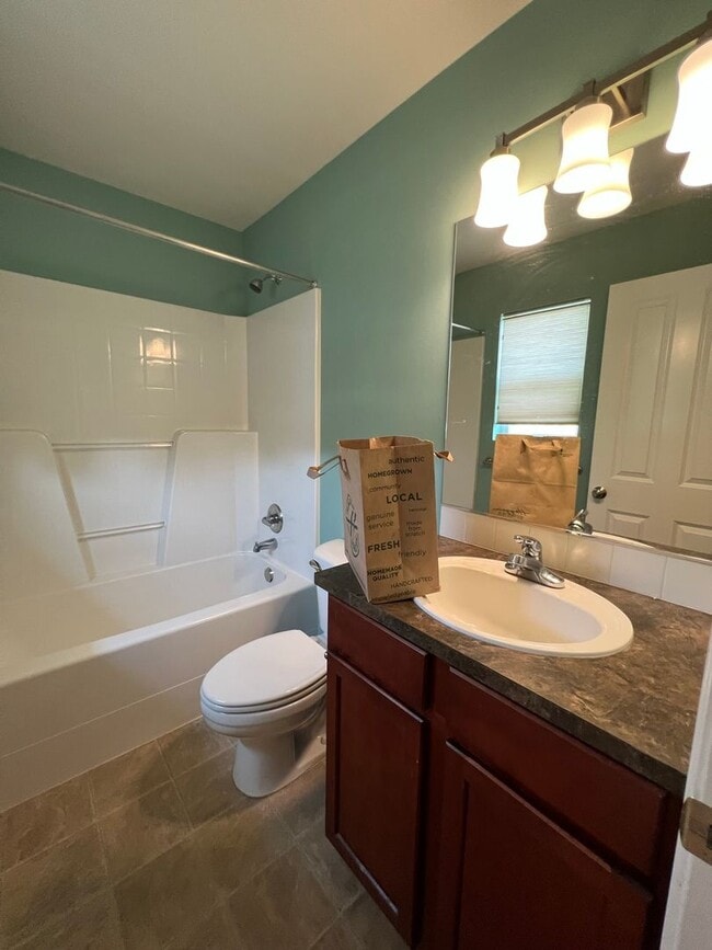 Building Photo - 2 Bedroom 1.75 Bathroom Condo in North Bellingham