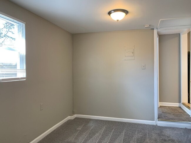 Building Photo - Four Seasons Area, 3 Bedrooms Plus Office, Fire Place, Convenient to Mall & Interstates.