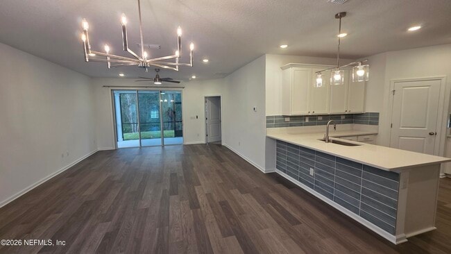 Building Photo - 644 Farmfield Dr