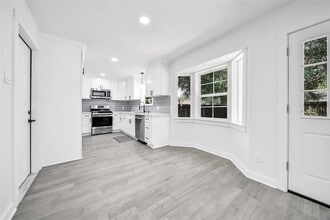 Building Photo - 3206 White Sail