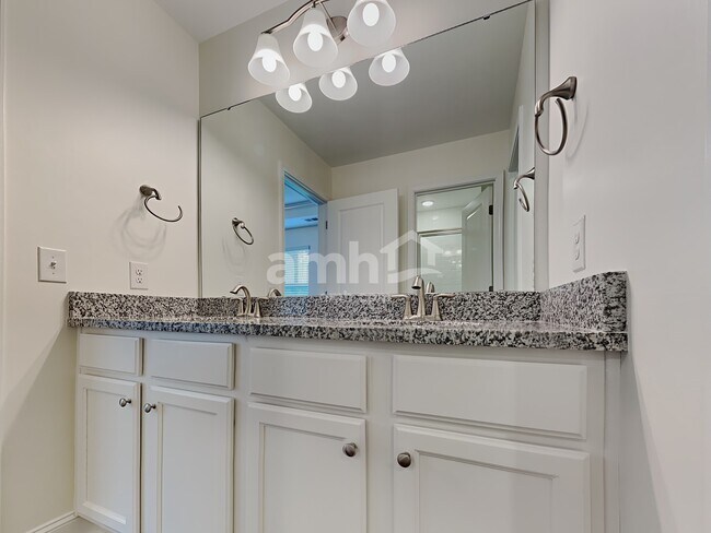 Building Photo - 1823 Produce Ln