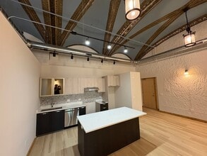 Building Photo - 4601 S Ellis Ave
