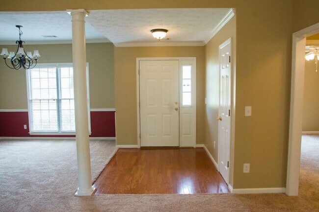 Building Photo - 3 Bed 2 Bath 2 Car Garage - North Columbus