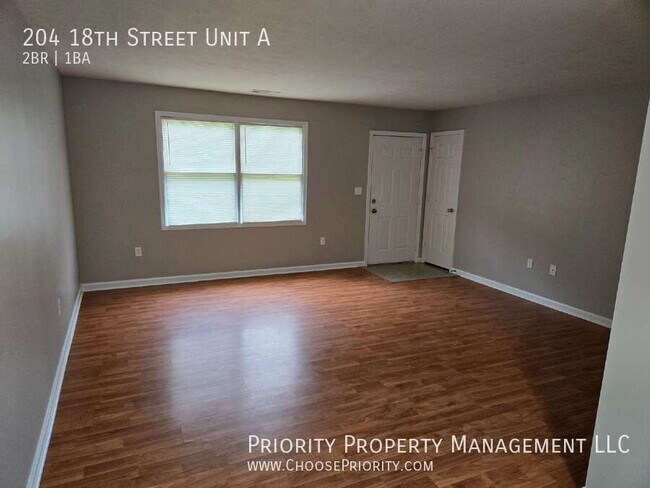 Building Photo - 204 18th St