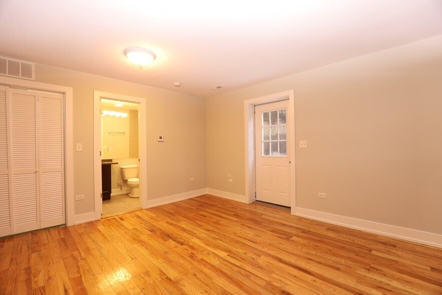 Building Photo - 555 W Arlington Pl