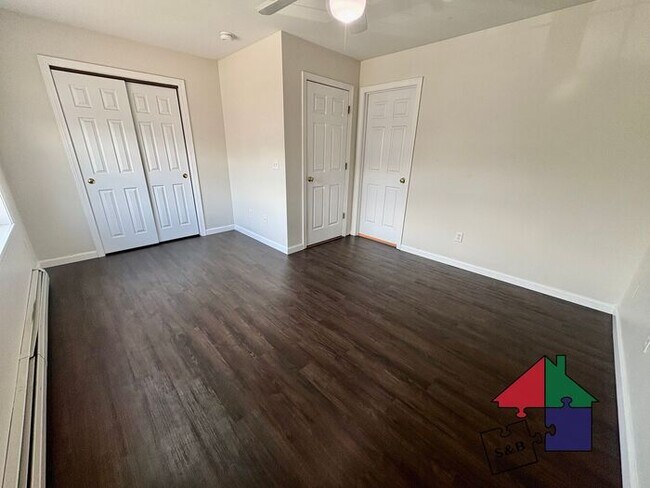 Building Photo - Beautiful Milton 2 Bedroom - Attached Garage!
