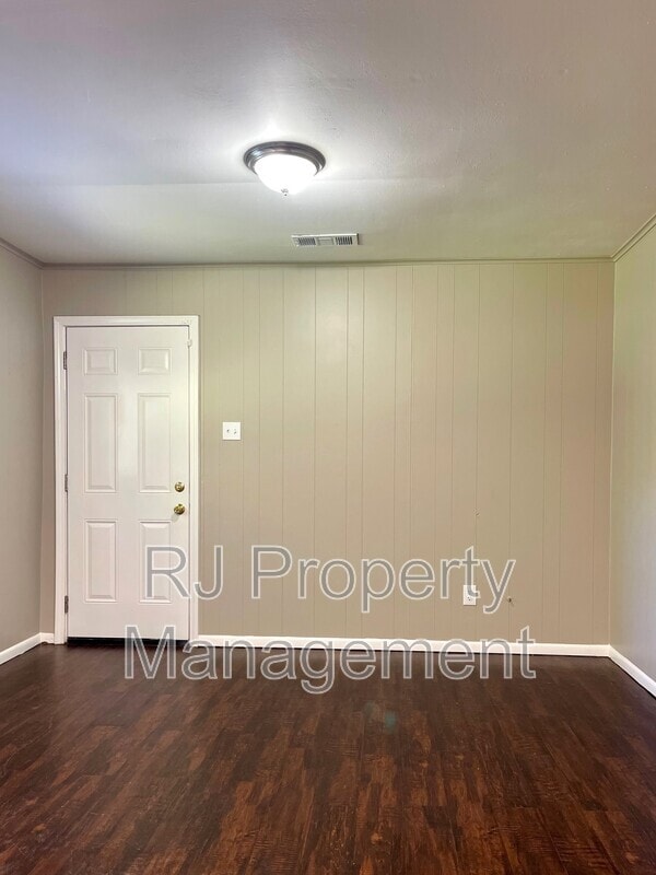 Building Photo - 864 Carrolton Rd