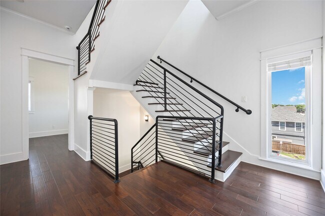 Building Photo - 2211 Detering St