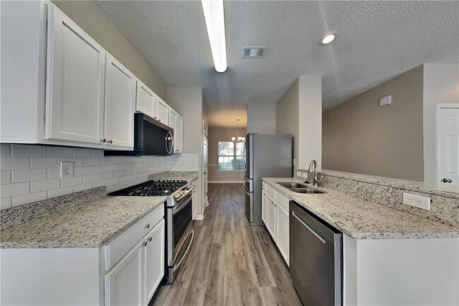 Building Photo - 2150 Beckenham Pl