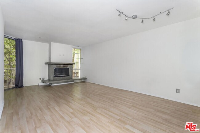 Building Photo - 1230 N Sweetzer Ave