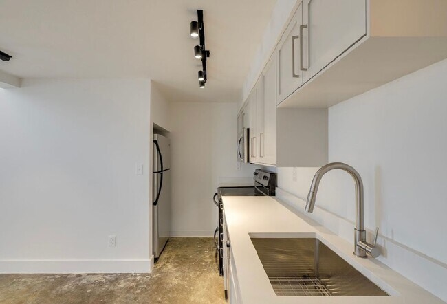 Building Photo - One bedroom loft in Midtown OKC!