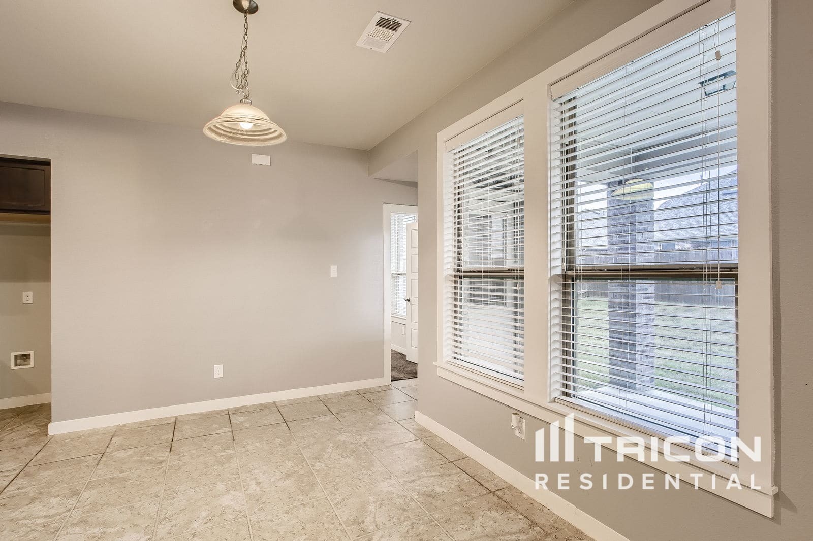 Building Photo - 1620 Village Creek Dr