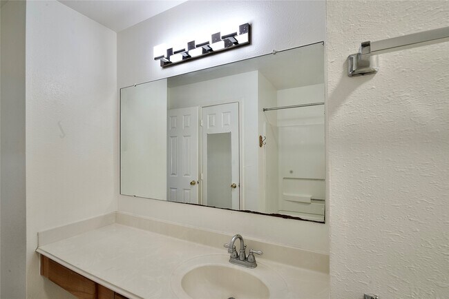 Building Photo - 21618 Misty Fall Ln