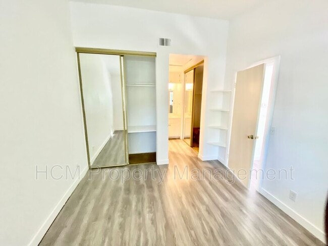 Building Photo - 22 Via Terrano