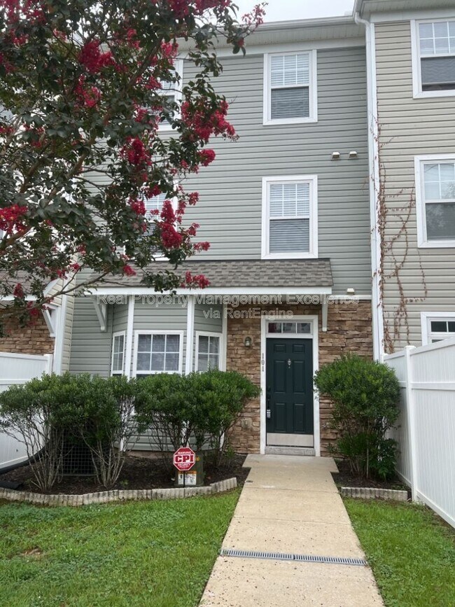 Building Photo - 330 Gilman Ln