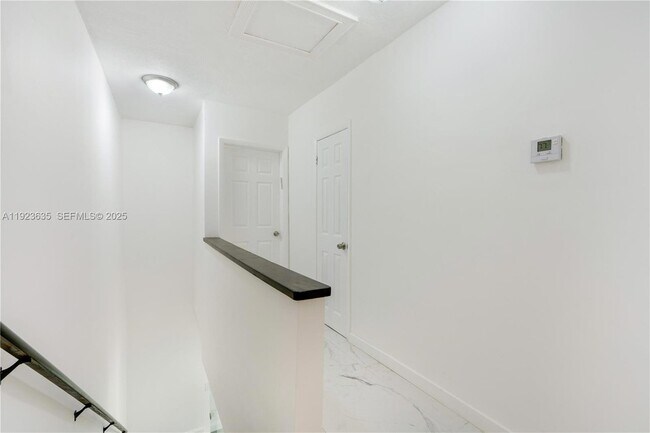 Building Photo - 9167 Harding Ave