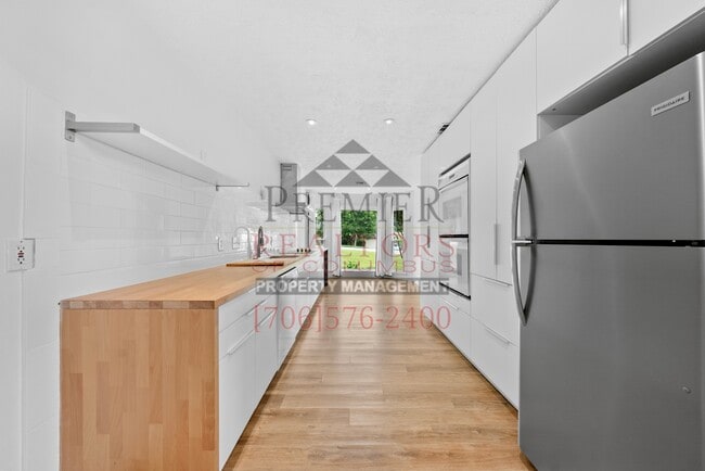 Building Photo - 2250 Rock Springs Ct