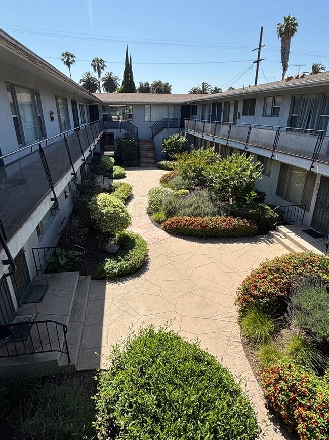 Primary Photo - Spacious 1 bedroom available now in Long B...