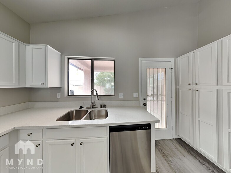 Building Photo - 1419 Old Cobble Dr
