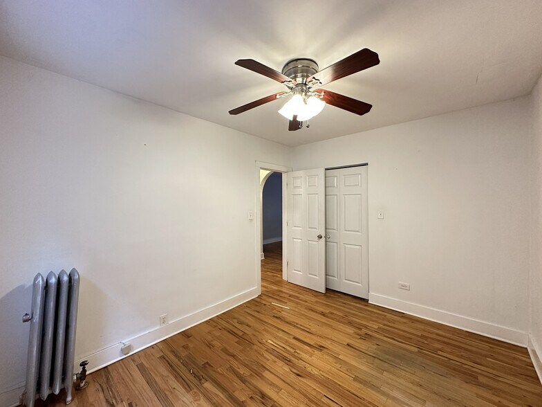 Building Photo - 549 W Surf St