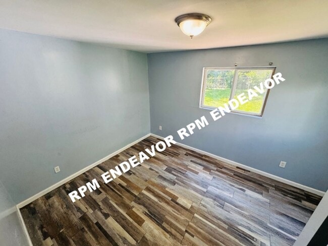 Building Photo - 3Bed/1Bath Available Now!