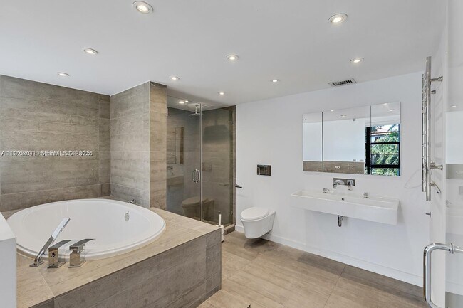 Building Photo - 100 Ocean Ln Dr