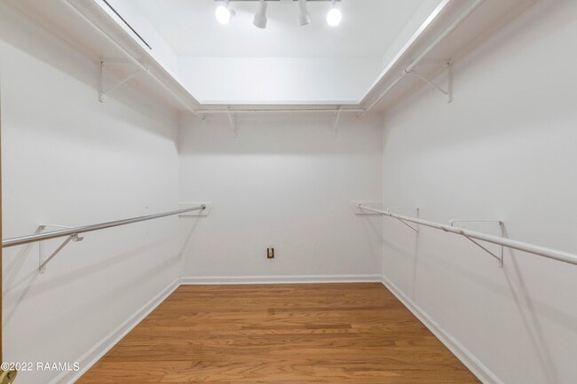 Building Photo - 403 Phoenix Dr