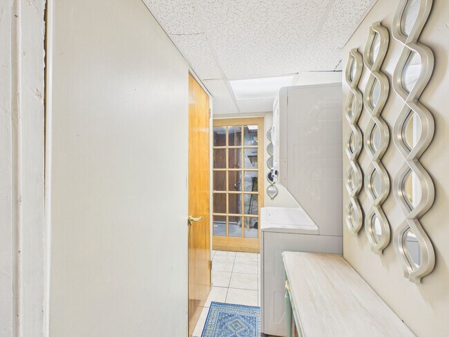 Building Photo - 260 North St