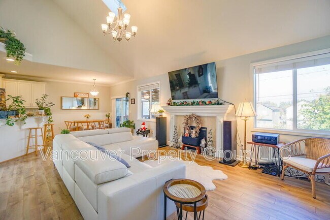 Building Photo - 4404 NE 98th Cir