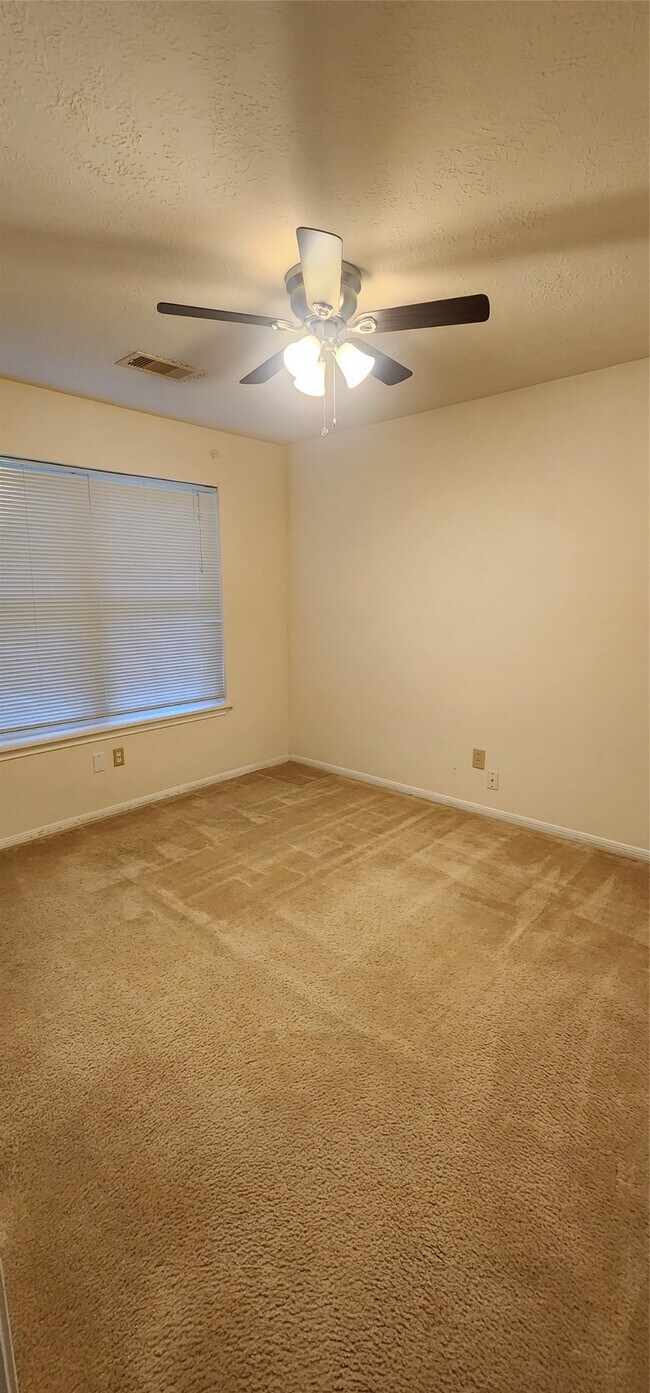 Building Photo - 16807 Sussex Dr