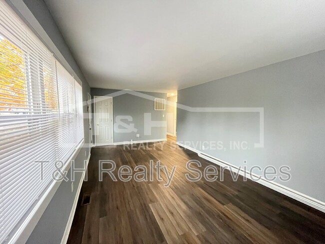 Building Photo - 1330 W Tate St