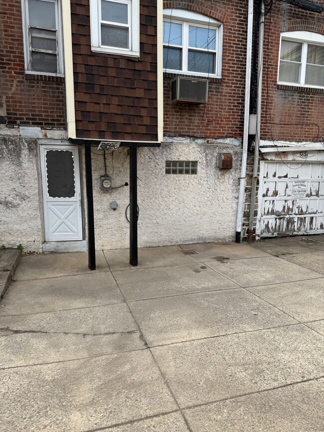 Building Photo - Wonderful Southwest Philadelphia Townhome