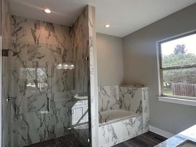 Building Photo - 368 Nene Ln