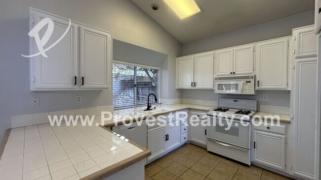 Building Photo - 14075 Gray Ln