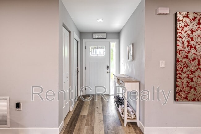 Building Photo - 3101 Carriage Dr